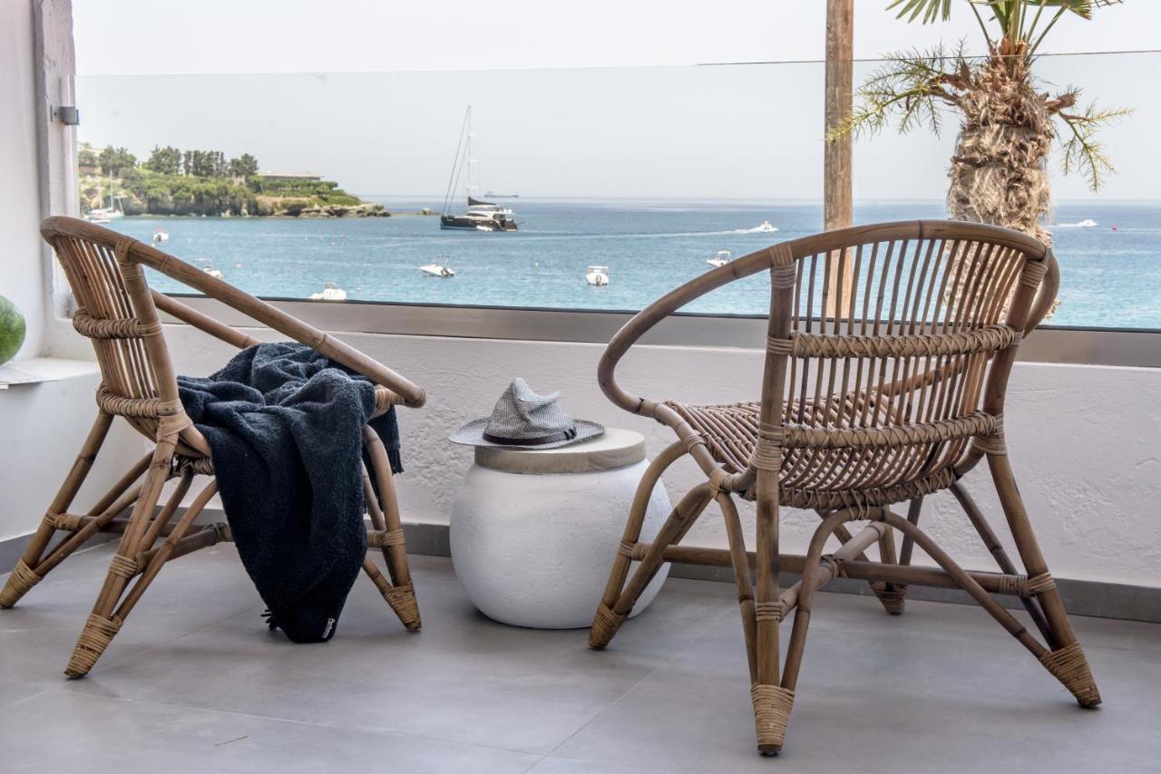 Laia Seafront Luxury Apartments アギア・ペラギア エクステリア 写真