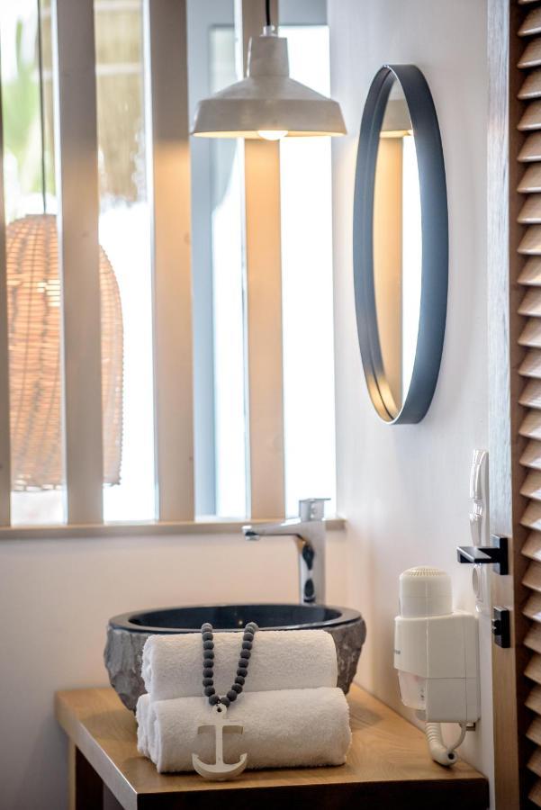 Laia Seafront Luxury Apartments アギア・ペラギア エクステリア 写真