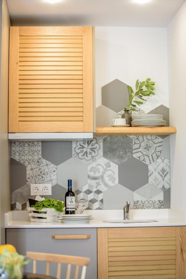 Laia Seafront Luxury Apartments アギア・ペラギア エクステリア 写真