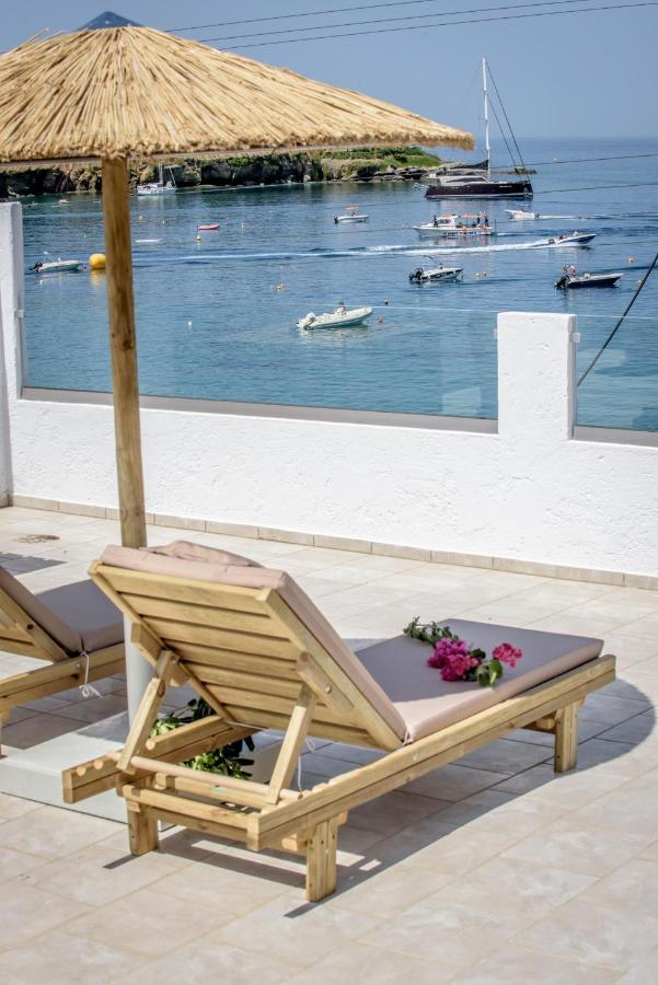 Laia Seafront Luxury Apartments アギア・ペラギア エクステリア 写真