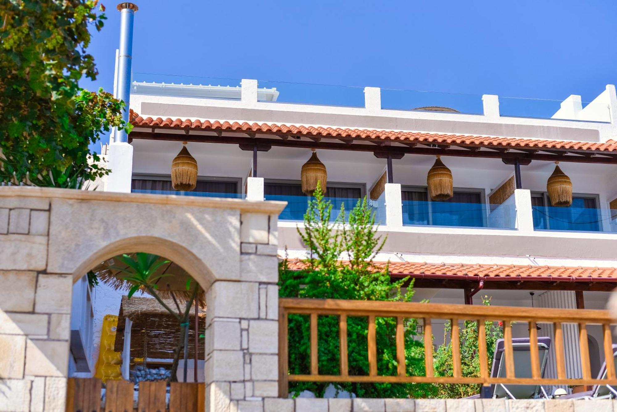 Laia Seafront Luxury Apartments アギア・ペラギア エクステリア 写真