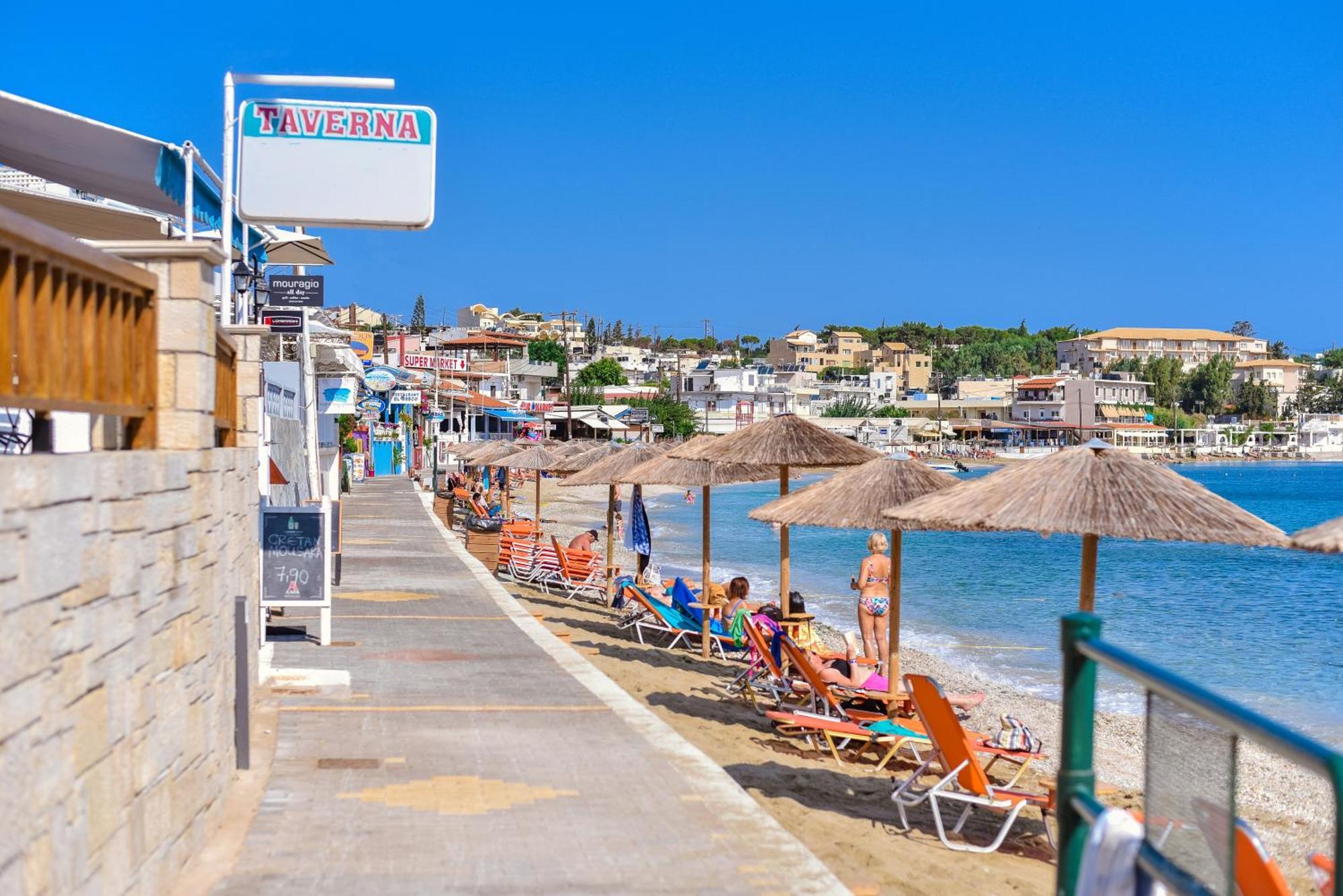 Laia Seafront Luxury Apartments アギア・ペラギア エクステリア 写真