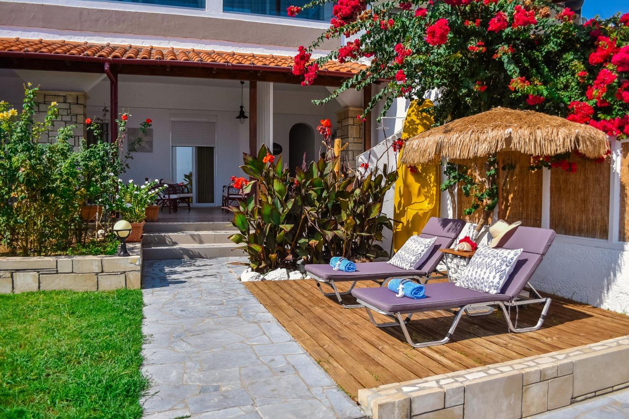 Laia Seafront Luxury Apartments アギア・ペラギア エクステリア 写真