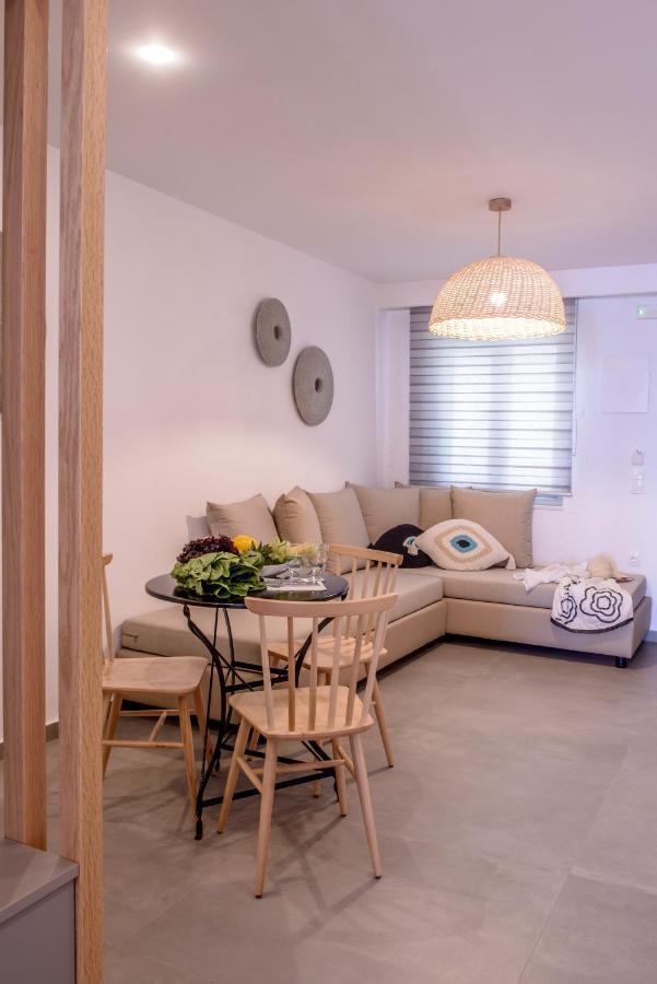 Laia Seafront Luxury Apartments アギア・ペラギア エクステリア 写真