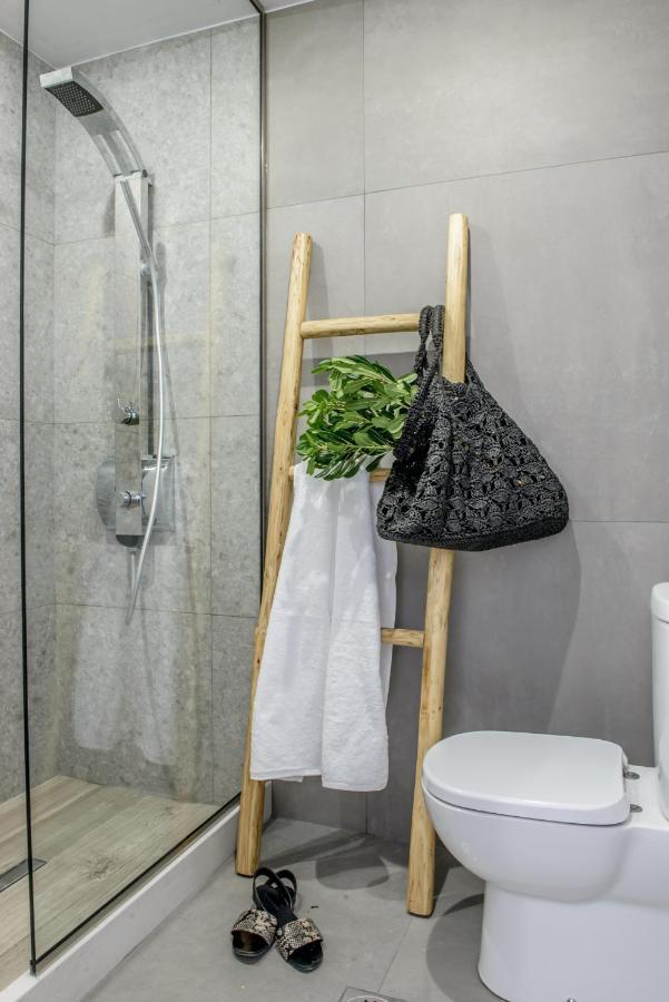 Laia Seafront Luxury Apartments アギア・ペラギア エクステリア 写真