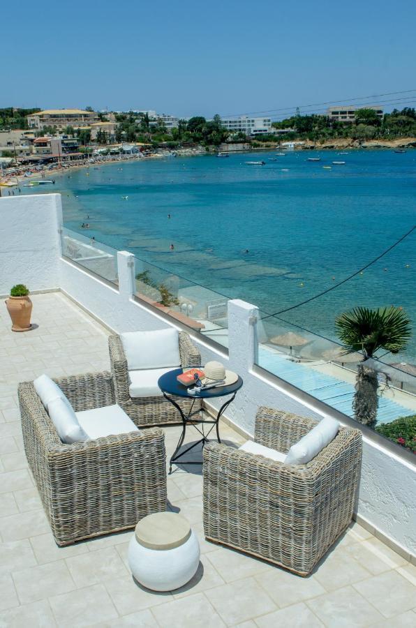 Laia Seafront Luxury Apartments アギア・ペラギア エクステリア 写真