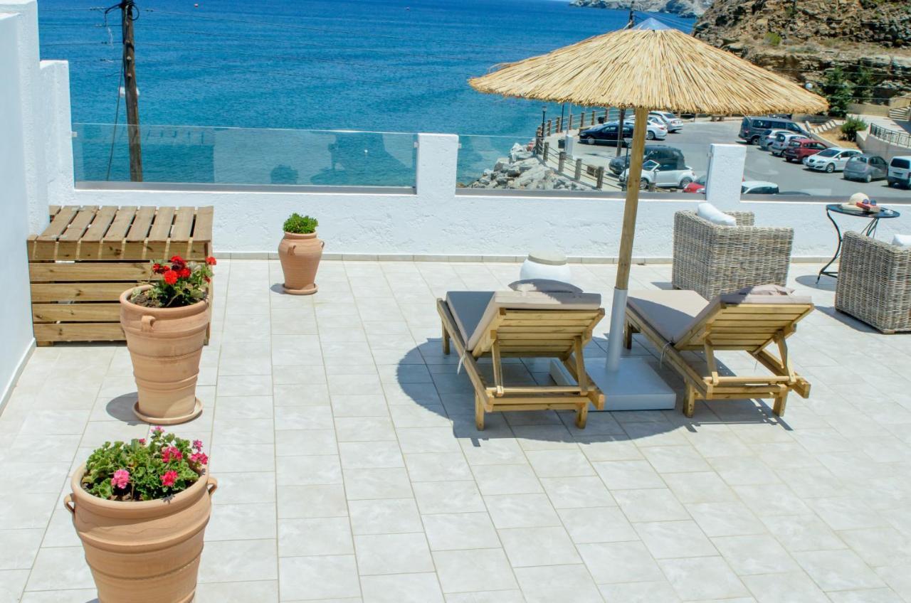 Laia Seafront Luxury Apartments アギア・ペラギア エクステリア 写真