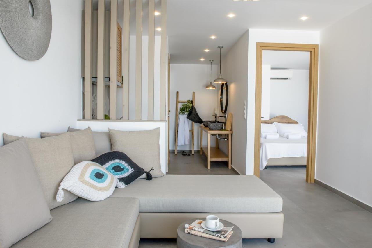 Laia Seafront Luxury Apartments アギア・ペラギア エクステリア 写真