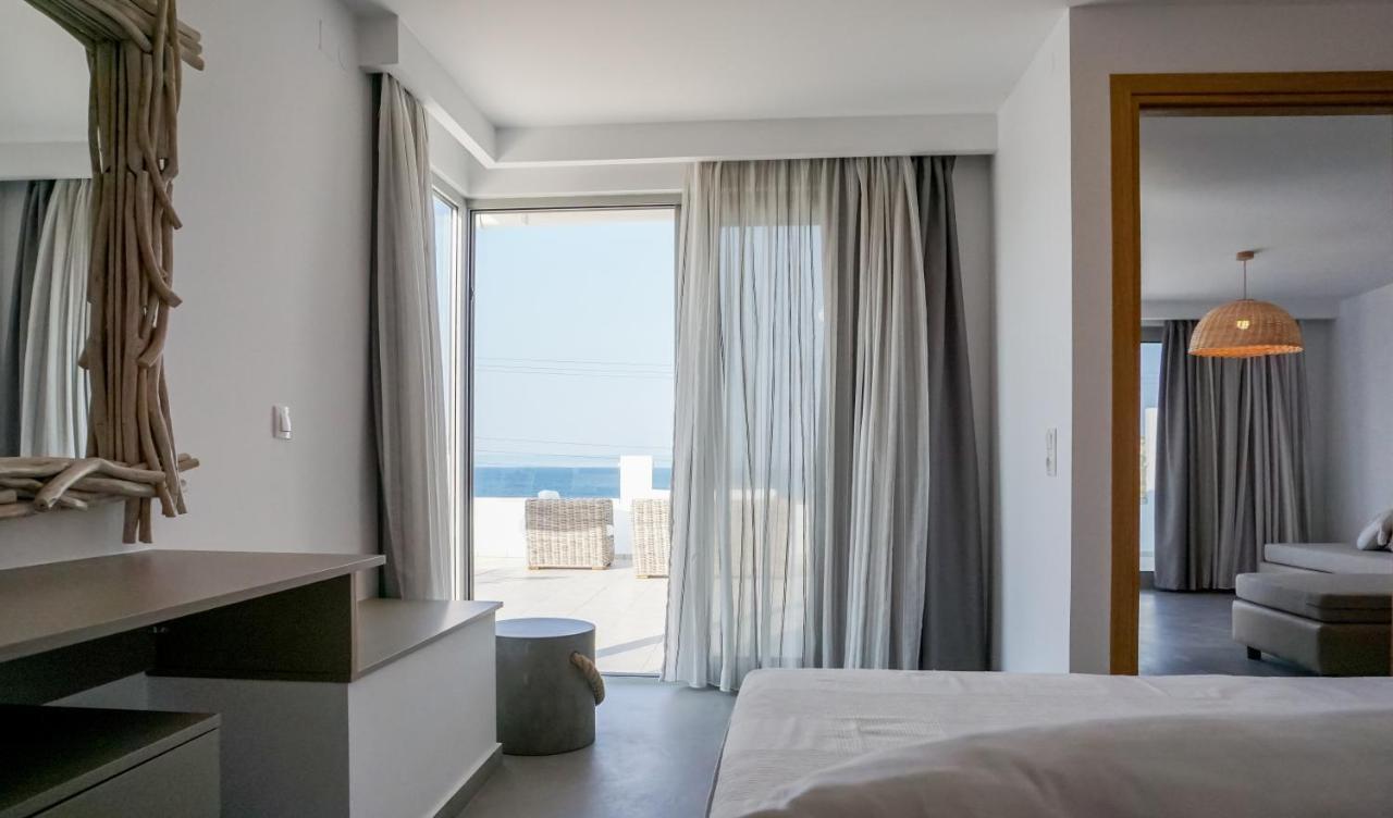 Laia Seafront Luxury Apartments アギア・ペラギア エクステリア 写真