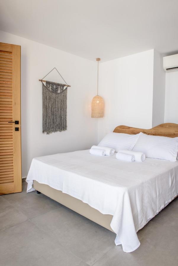 Laia Seafront Luxury Apartments アギア・ペラギア エクステリア 写真