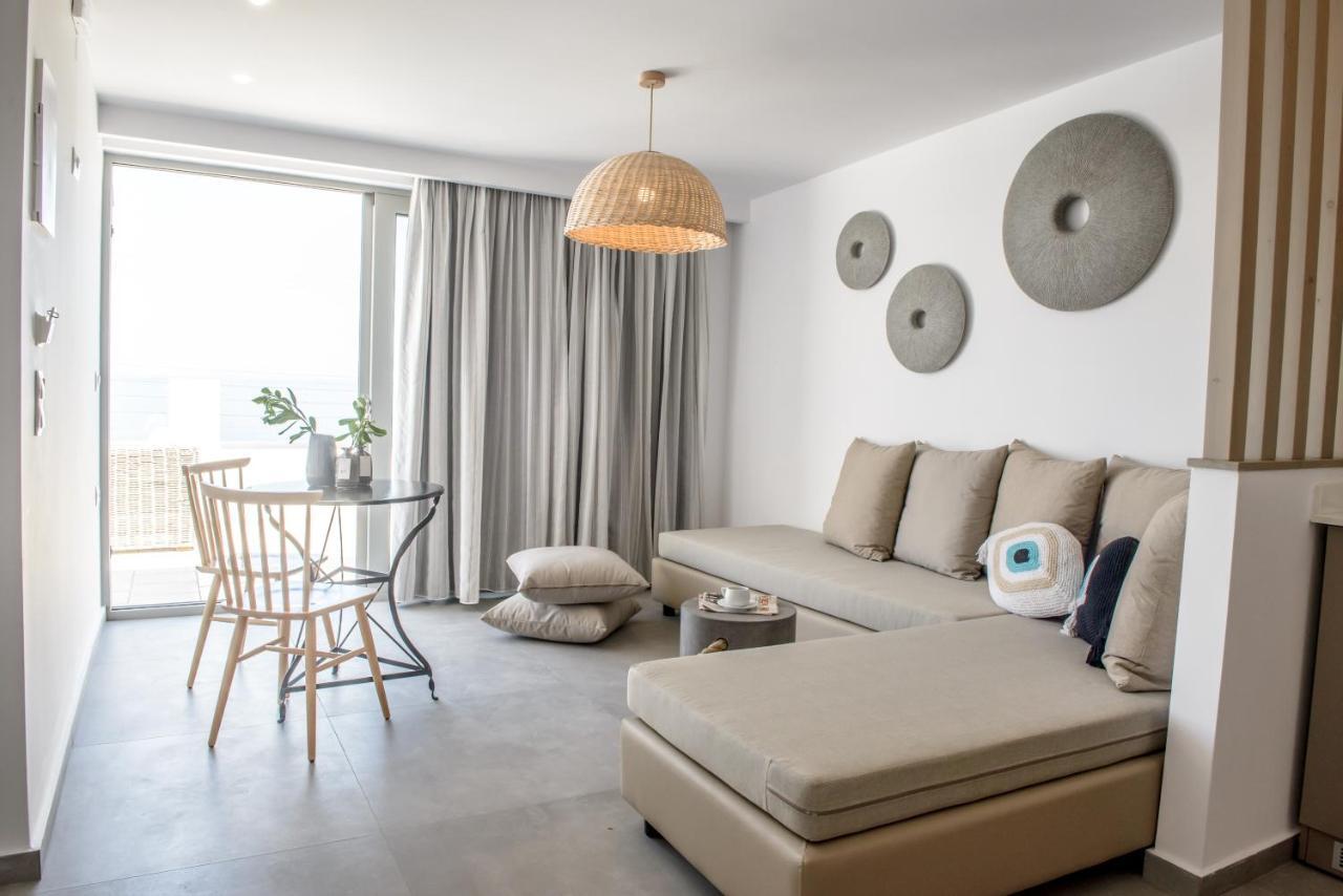 Laia Seafront Luxury Apartments アギア・ペラギア エクステリア 写真