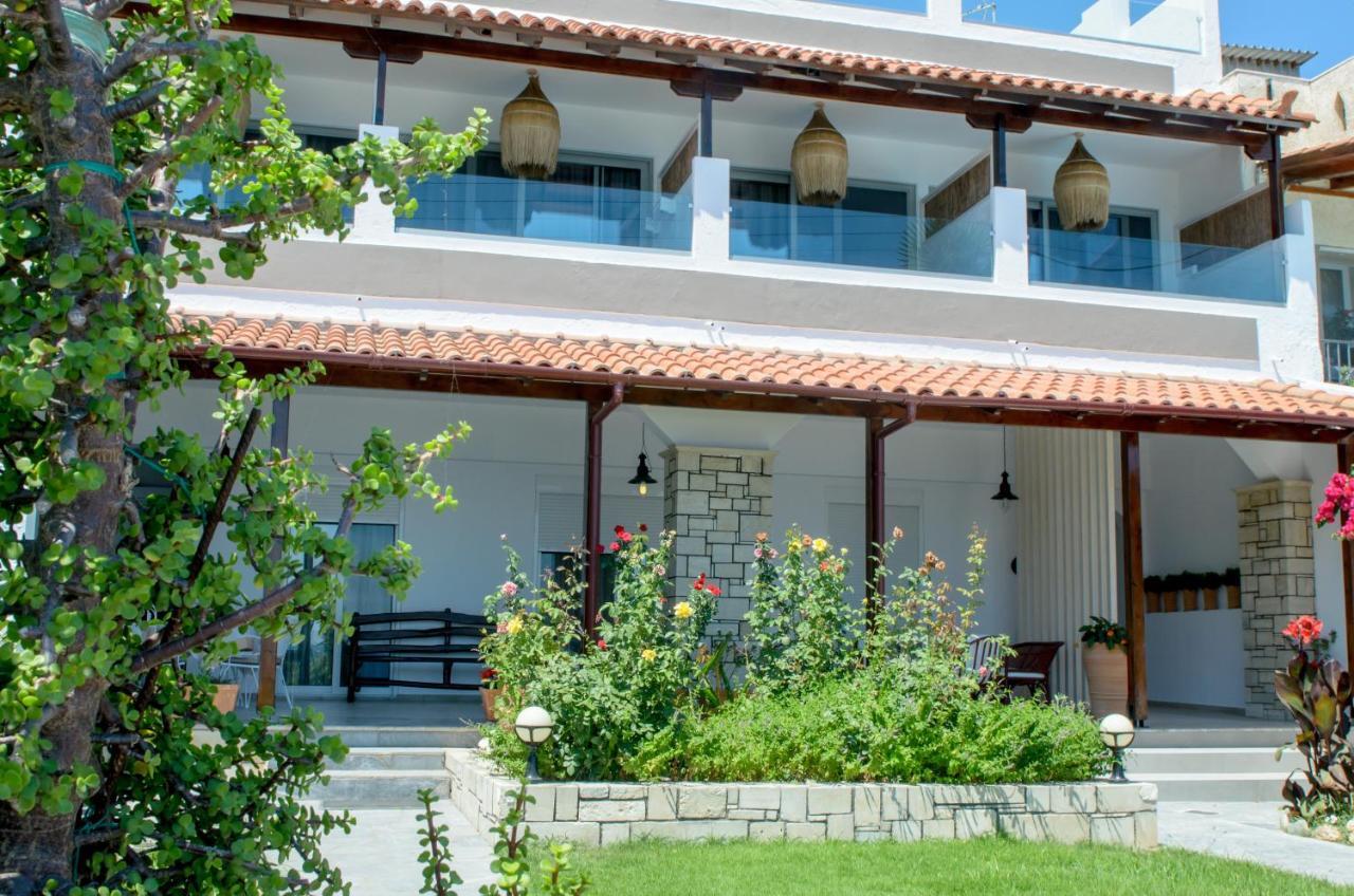 Laia Seafront Luxury Apartments アギア・ペラギア エクステリア 写真